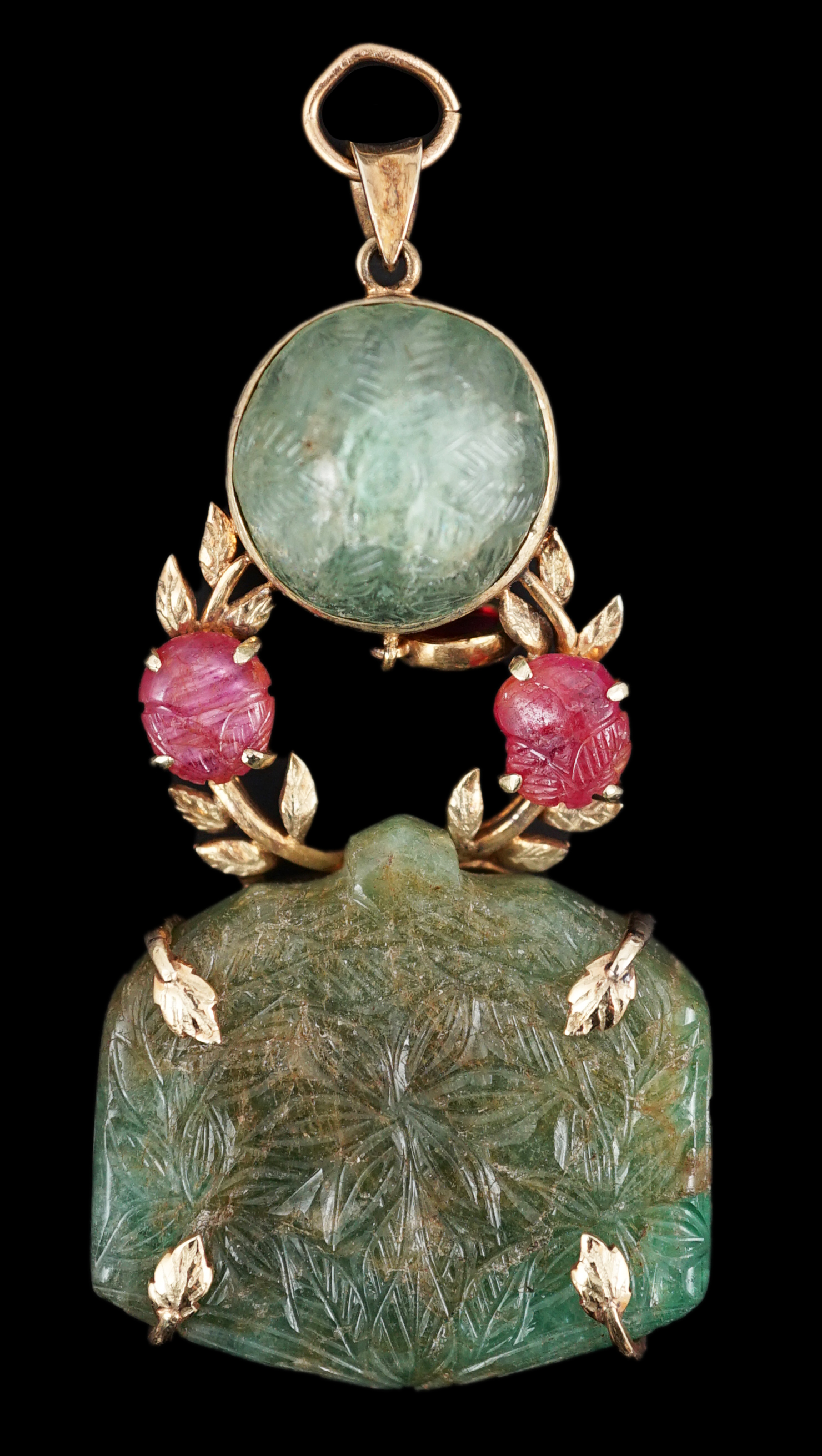 A Mughal style 14k gold mounted green and rose quartz set drop pendant